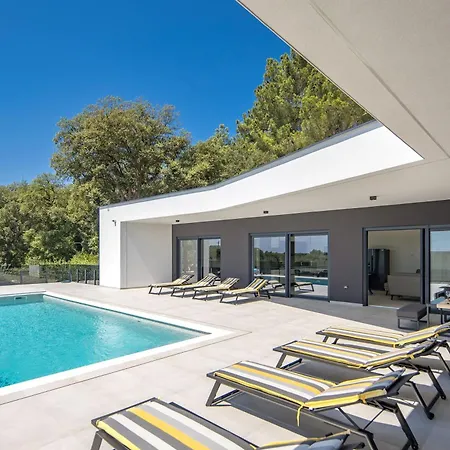 Peliceti With Grand Pool Loborika