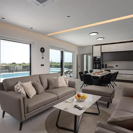 Vila Peliceti With Grand Pool