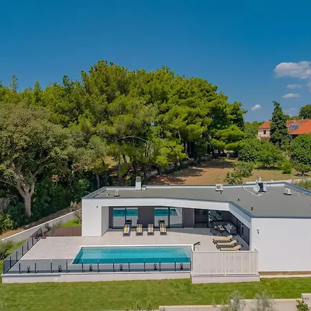 Peliceti With Grand Pool * Loborika