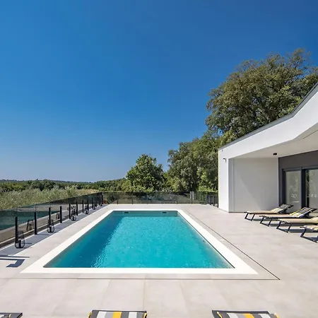 Peliceti With Grand Pool Vila Loborika