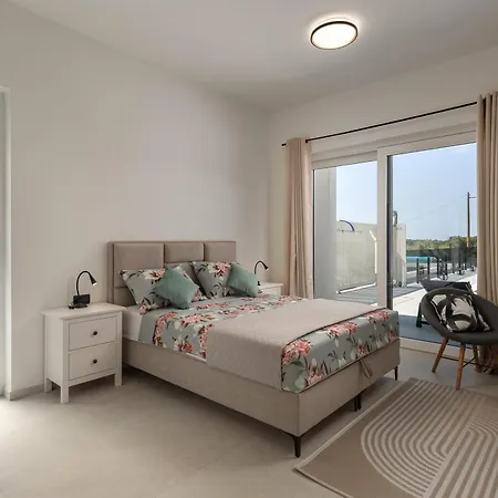 Vila Peliceti With Grand Pool *