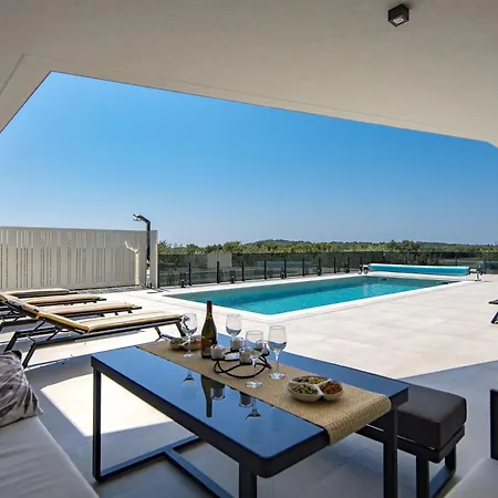 Vila Peliceti With Grand Pool