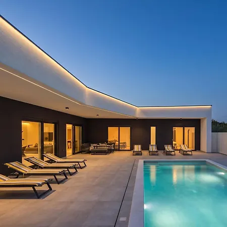 Peliceti With Grand Pool Vila *